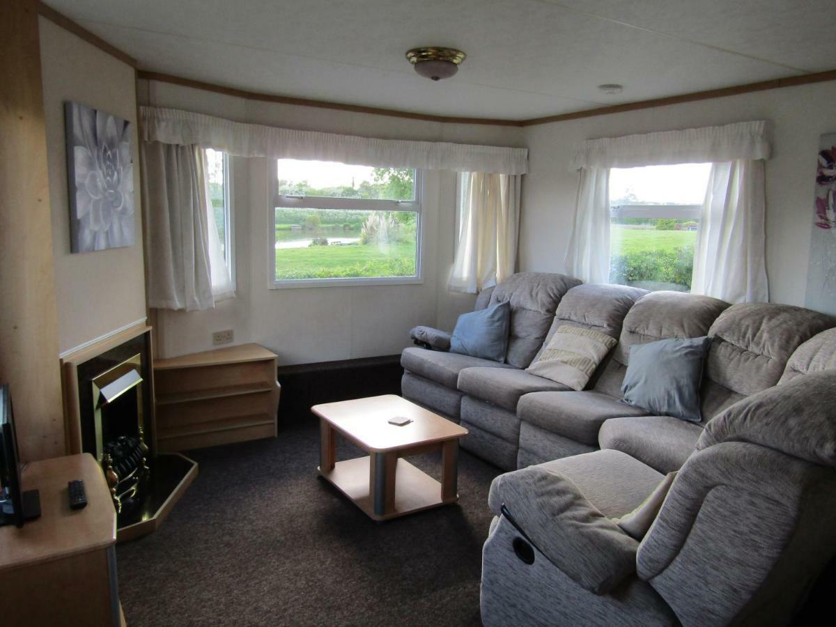 Fenlake Holiday Accommodation Metheringham Eksteriør billede